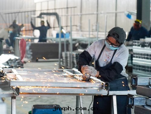 打(dǎ)磨現(xiàn)场(chǎng)