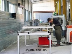 鋁(lǚ)材生産車間(jiān)