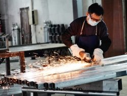 打(dǎ)磨車間(jiān)