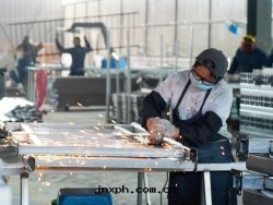 打(dǎ)磨現(xiàn)场(chǎng)