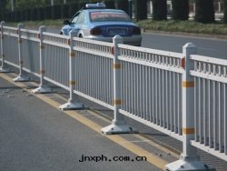 市(shì)政(zhèng)道(dào)路護欄