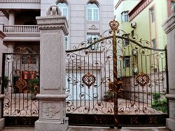 歐式铁(tiě)藝大(dà)門(mén)