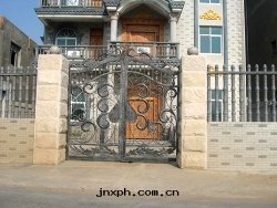 歐式花(huā)紋铁(tiě)藝大(dà)門(mén)