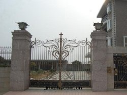 定(dìng)制铁(tiě)藝大(dà)門(mén)