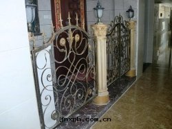 歐式花(huā)紋铁(tiě)藝大(dà)門(mén)
