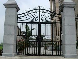 歐式铁(tiě)藝大(dà)門(mén)