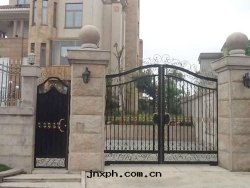 鋁(lǚ)藝大(dà)門(mén)