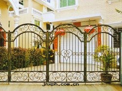 折疊铁(tiě)藝大(dà)門(mén)