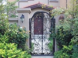 时(shí)尚铁(tiě)藝大(dà)門(mén)