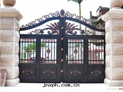 鋁(lǚ)藝大(dà)門(mén)