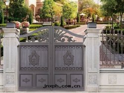 鋁(lǚ)藝大(dà)門(mén)