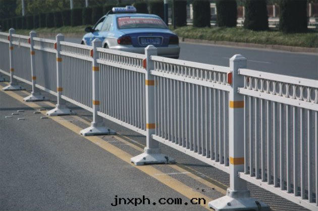 市(shì)政(zhèng)道(dào)路護欄