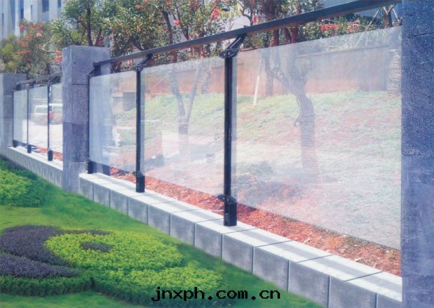 陽台(tái)玻璃欄杆