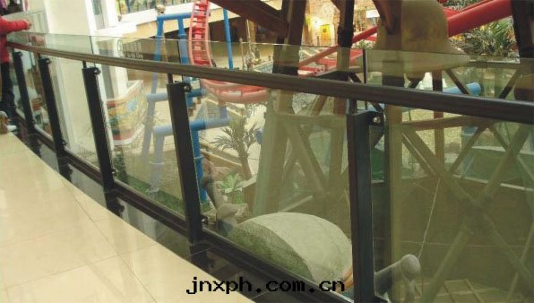 玻璃防護欄杆