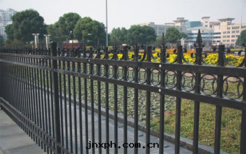 公(gōng)路隔離栅欄