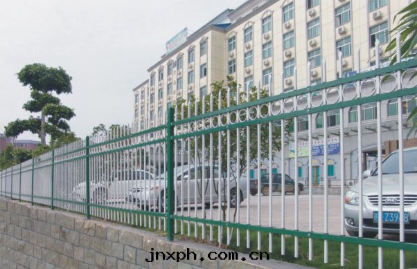 圍牆(qiáng)标(biāo)準栅欄