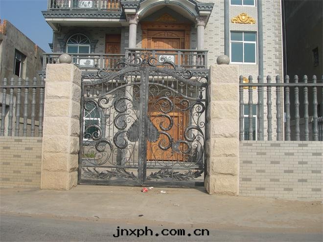 歐式花(huā)紋铁(tiě)藝大(dà)門(mén)