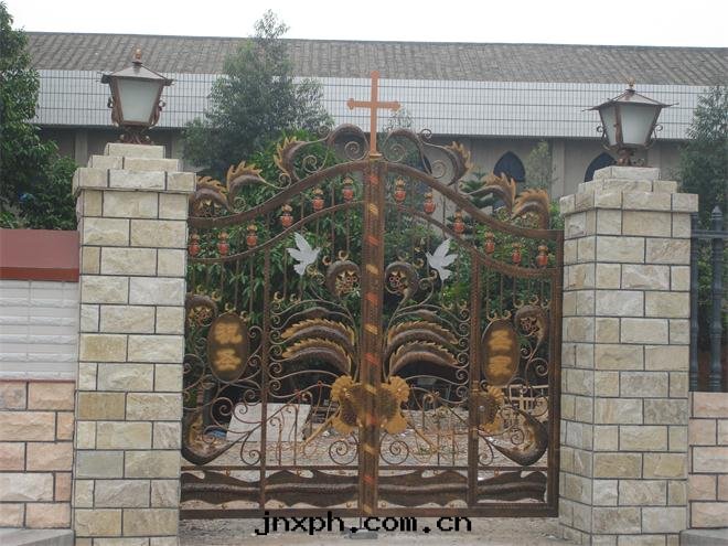 铁(tiě)藝大(dà)門(mén)