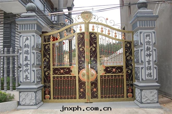 現(xiàn)代(dài)铁(tiě)藝大(dà)門(mén)