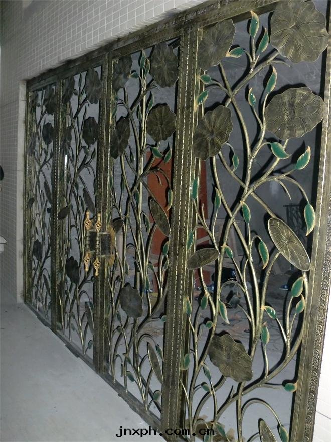 歐式花(huā)紋铁(tiě)藝大(dà)門(mén)