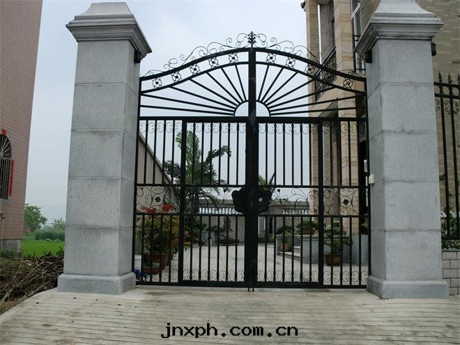 歐式铁(tiě)藝大(dà)門(mén)