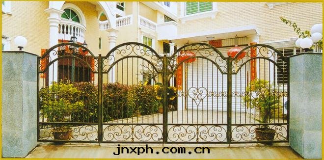 折疊铁(tiě)藝大(dà)門(mén)