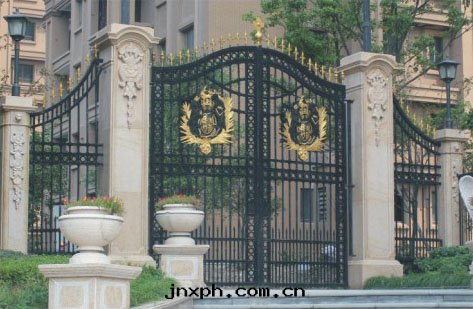 定(dìng)制铁(tiě)藝栅欄門(mén)