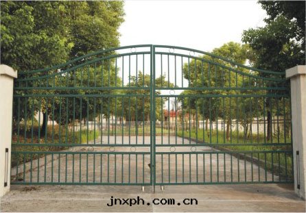 定(dìng)制铁(tiě)藝大(dà)門(mén)