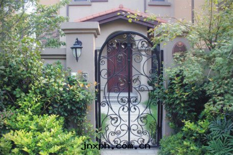 时(shí)尚铁(tiě)藝大(dà)門(mén)