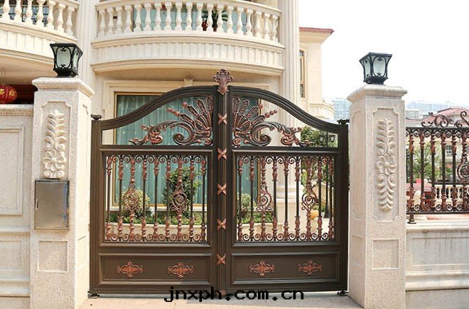 鋁(lǚ)藝大(dà)門(mén)批發(fà)公(gōng)司