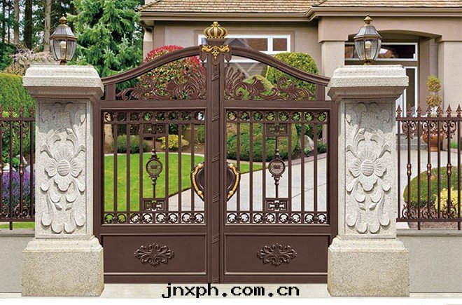 鋁(lǚ)藝大(dà)門(mén)