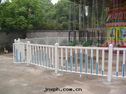 市(shì)政(zhèng)護欄廠(chǎng)家(jiā).jpg