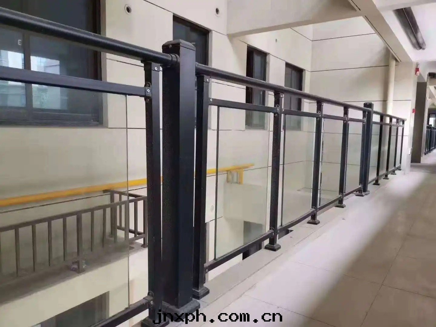 陽台(tái)防護欄的材料