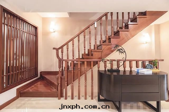 樓梯(tī)扶手(shǒu)怎麼(me)安装和(hé)安装注意(yì)知識分(fēn)享