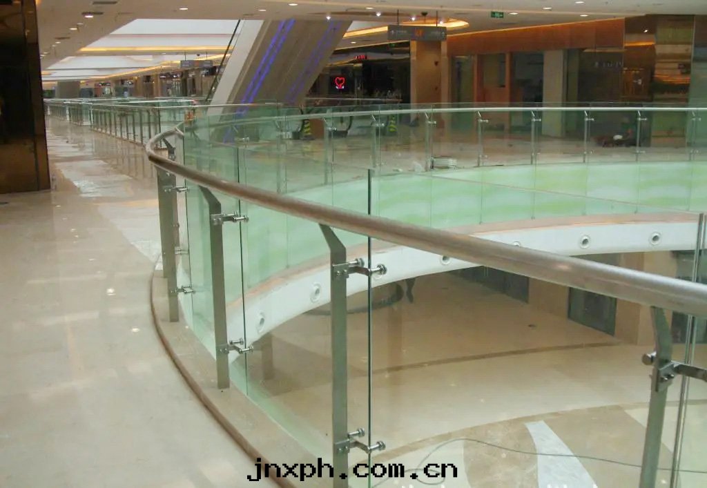 玻璃防護欄杆的10大(dà)優勢合集